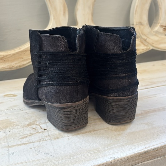 Volatile Black‎ Suede Ankle Boots Size 7 - Picture 3 of 5